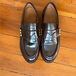 Chic Brown Leather Loafers with Gold Accents